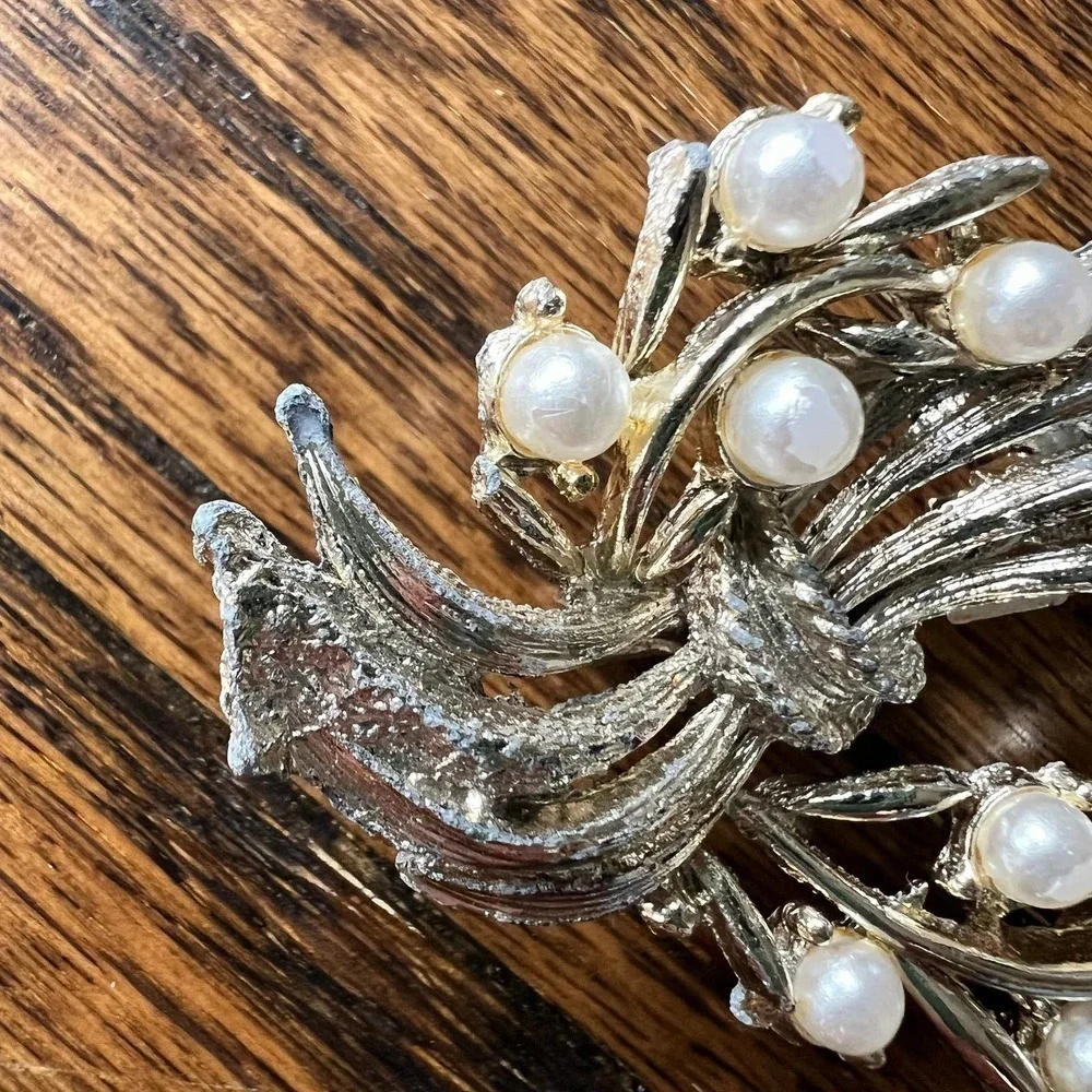 Vintage Elegant Floral Silver Tone Pearl Brooch